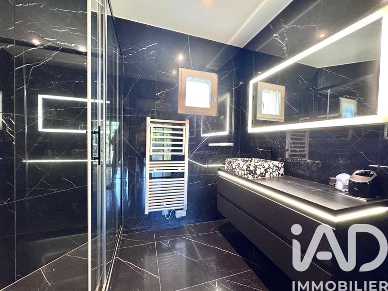 Maison - 361 m² - 10 pièces