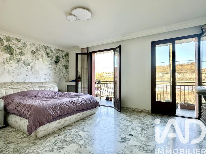 Maison - 161 m² - 8 pièces