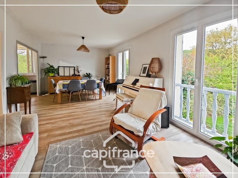 Maison - 210 m² - 8 pièces