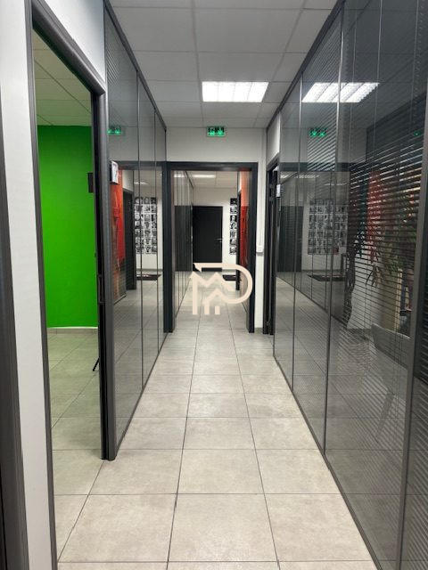 Local d'activités - 203 m²