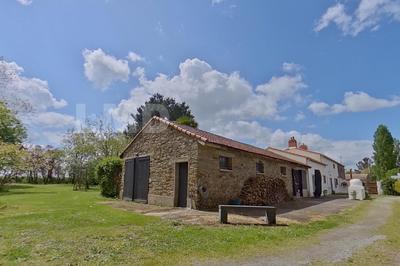 Propriété - 205 m² - 9 pièces