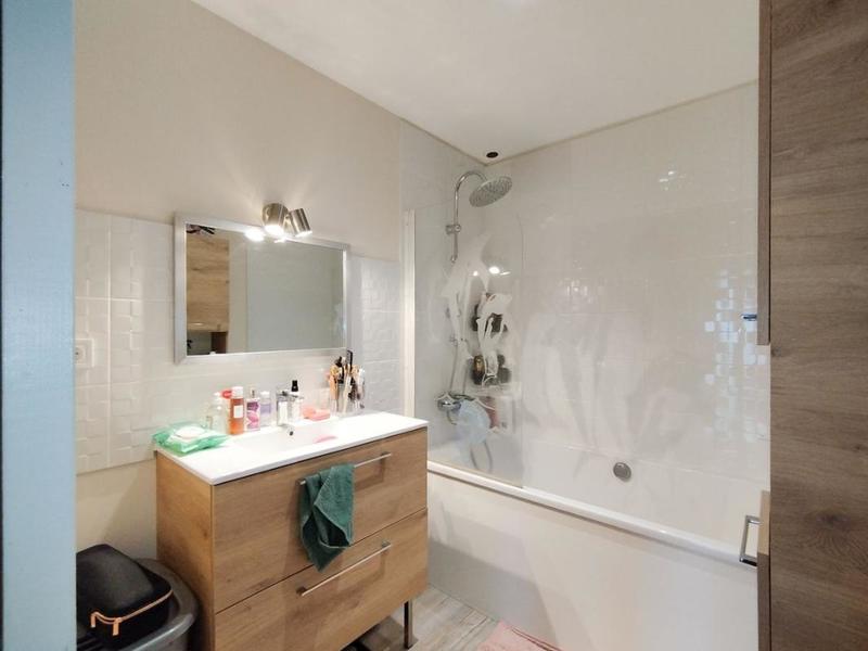 Maison - 222 m² - 7 pièces