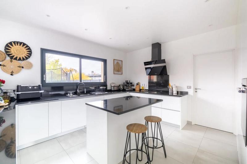 Maison - 168 m² - 8 pièces