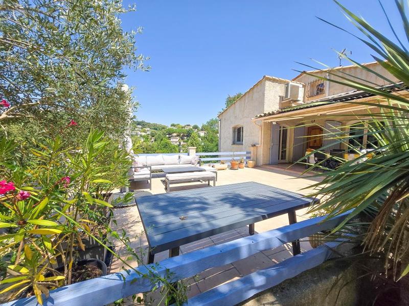 Villa - 280 m² - 9 pièces