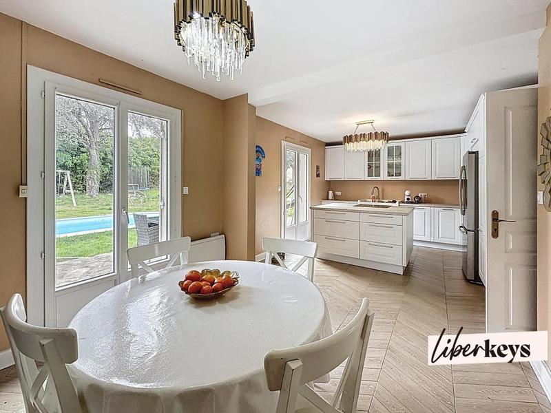 Maison - 180 m² - 6 pièces