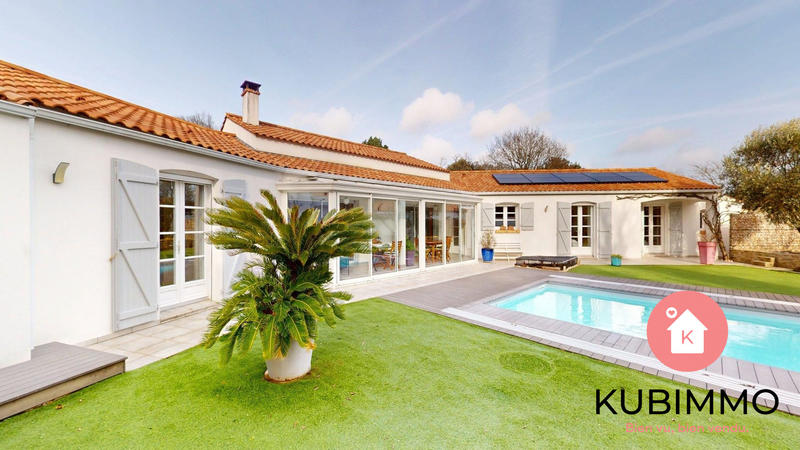 Maison - 210 m² - 8 pièces