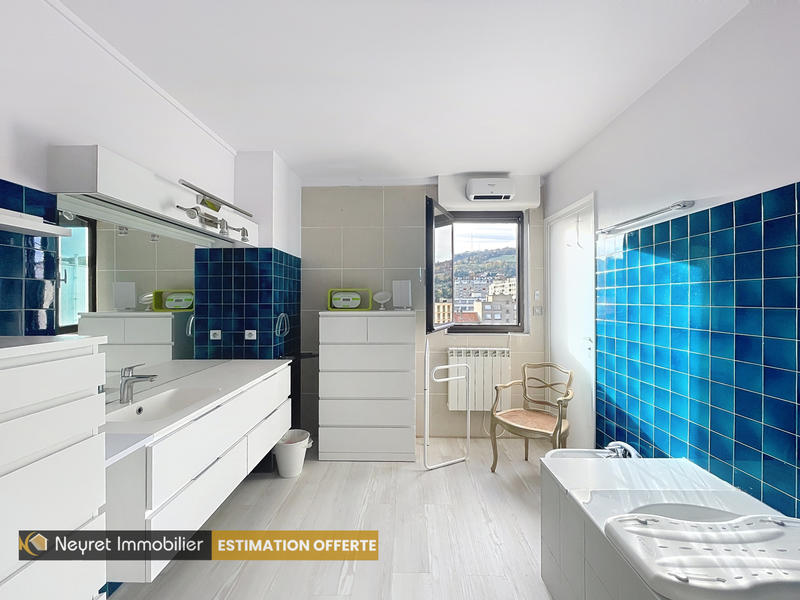 Appartement - 165 m² - 6 pièces