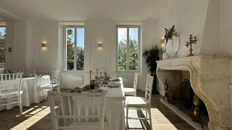 Maison - 768 m² - 17 pièces