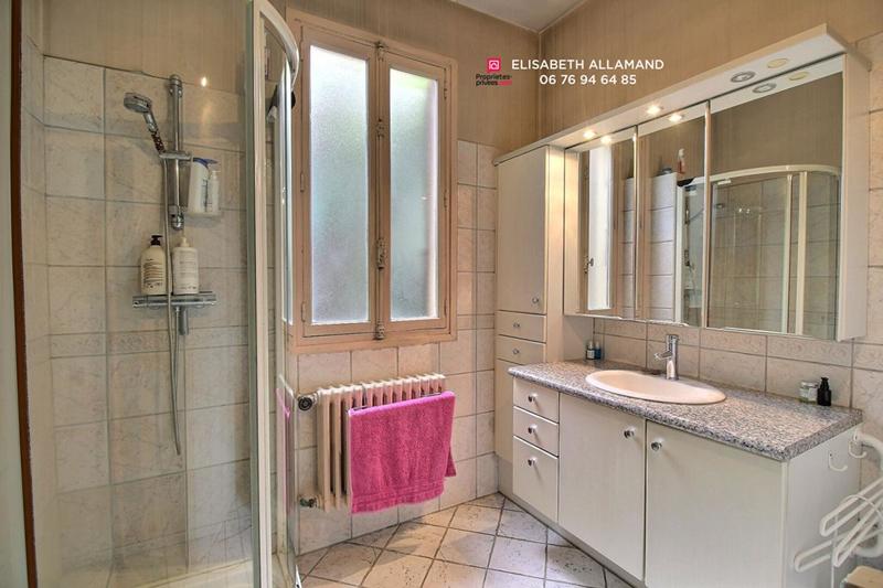 Maison - 198 m² - 8 pièces