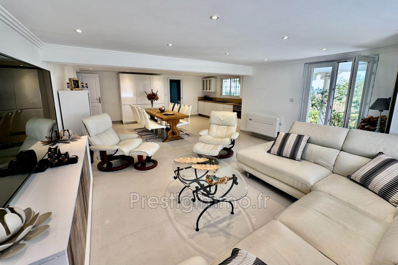 Maison - 280 m² - 8 pièces