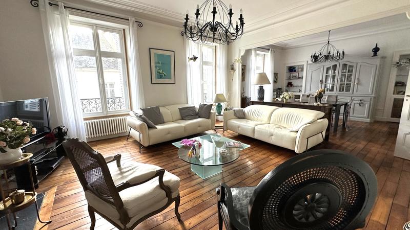 Appartement - 153 m² - 6 pièces