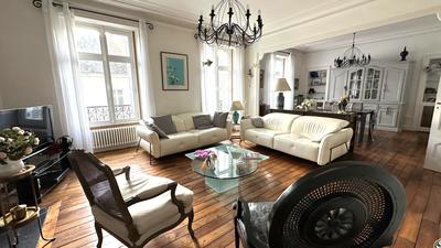 Appartement - 153 m² - 6 pièces