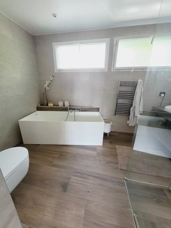 Maison - 221 m² - 9 pièces