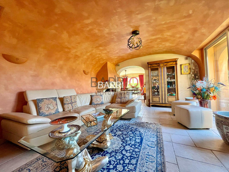 Maison - 208 m² - 7 pièces