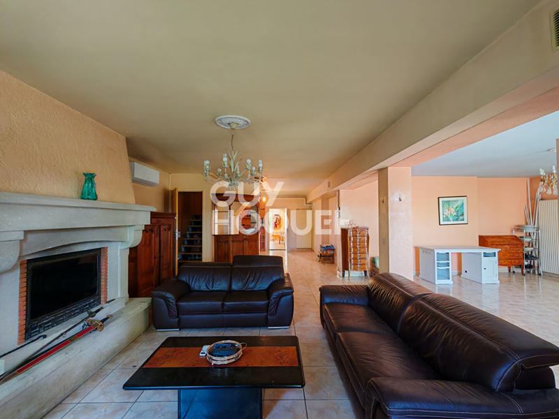 Maison - 220 m² - 5 pièces