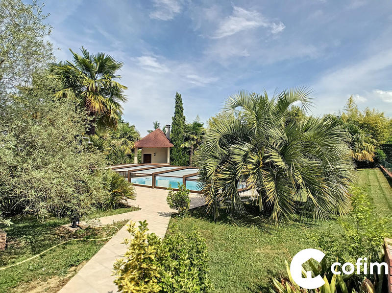 Maison - 258 m² - 12 pièces