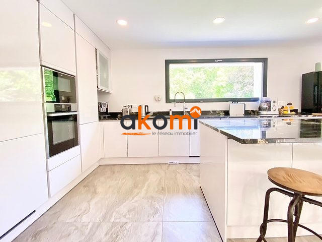 Maison - 200 m² - 5 pièces