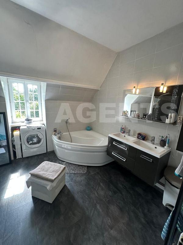 Maison - 184 m² - 8 pièces