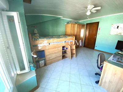 Maison - 230 m² - 8 pièces