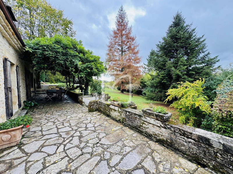 Maison - 276 m² - 8 pièces