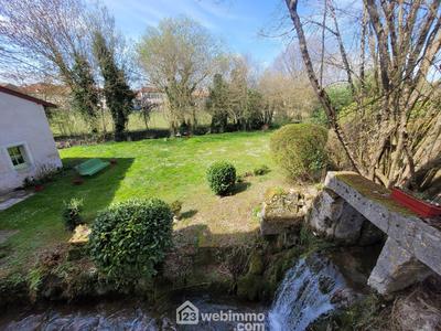 Maison - 338 m² - 10 pièces