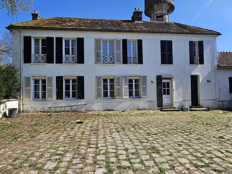 Maison - 243 m² - 9 pièces