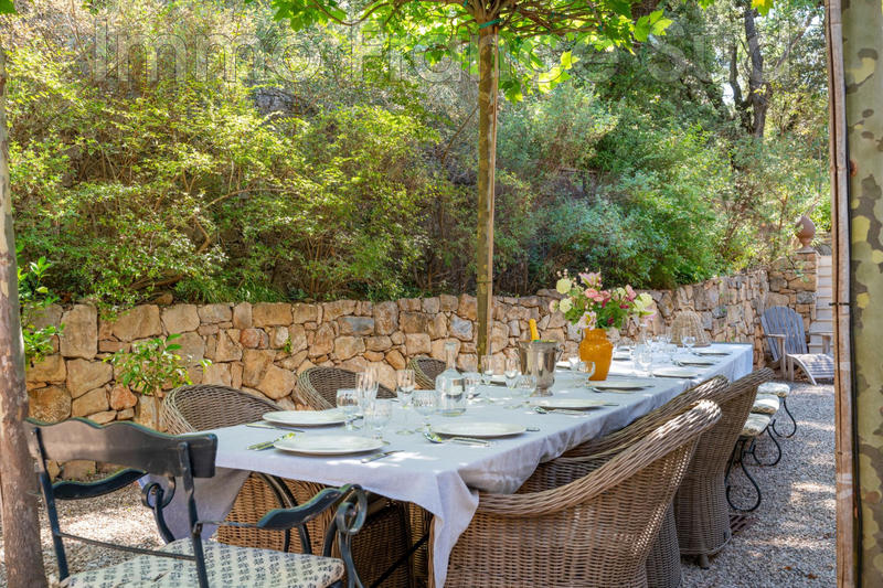 Maison - 717 m² - 19 pièces