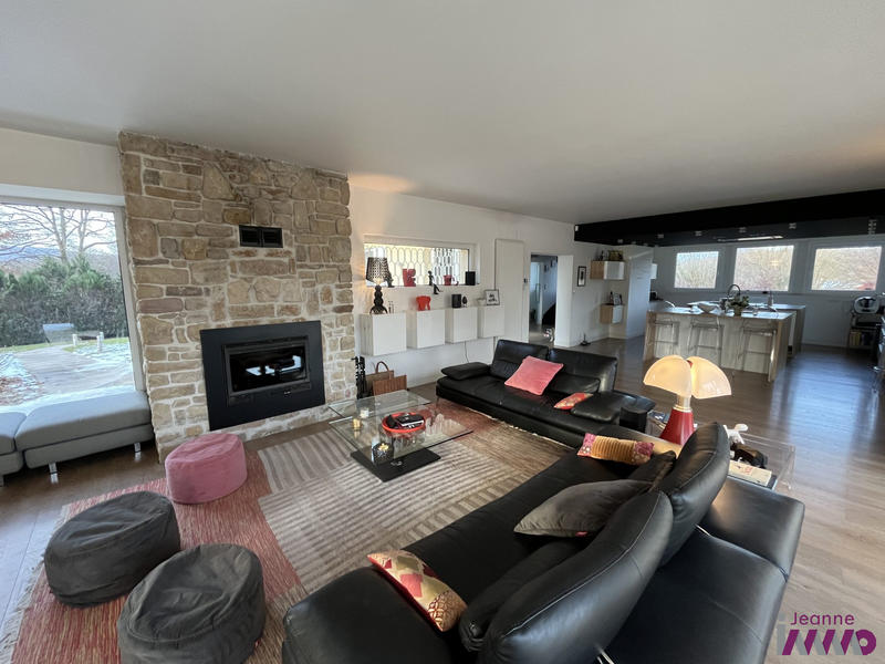 Maison - 240 m² - 9 pièces