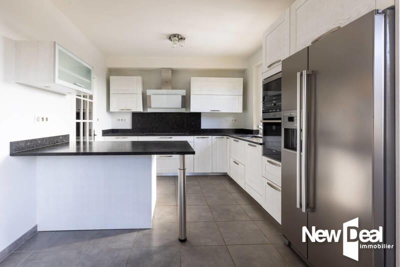 Maison - 230 m² - 7 pièces