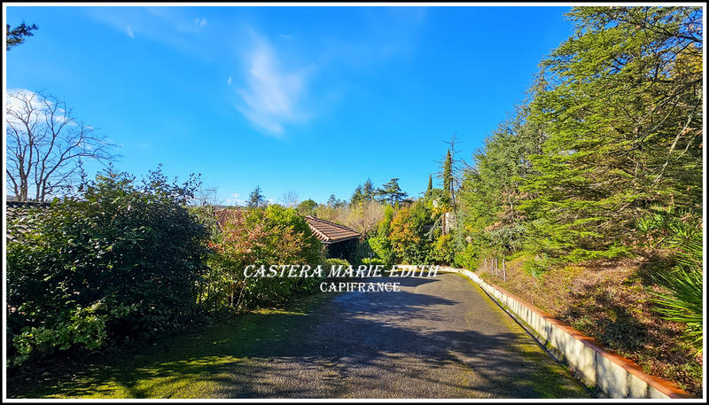 Maison - 322 m² - 9 pièces