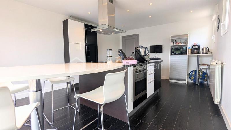 Maison - 220 m² - 8 pièces