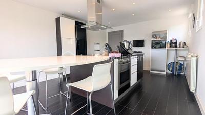 Maison - 220 m² - 8 pièces