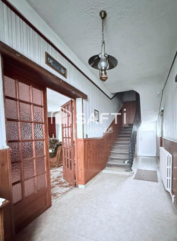 Maison - 201 m² - 7 pièces