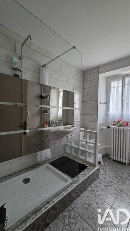 Maison - 195 m² - 7 pièces