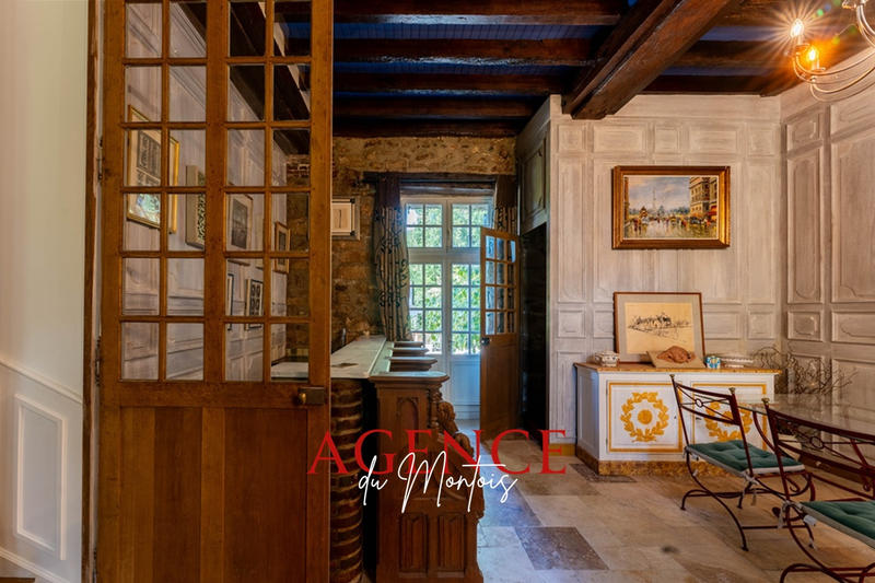 Propriété - 230 m² - 6 pièces