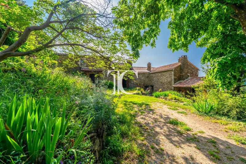 Maison - 205 m² - 8 pièces