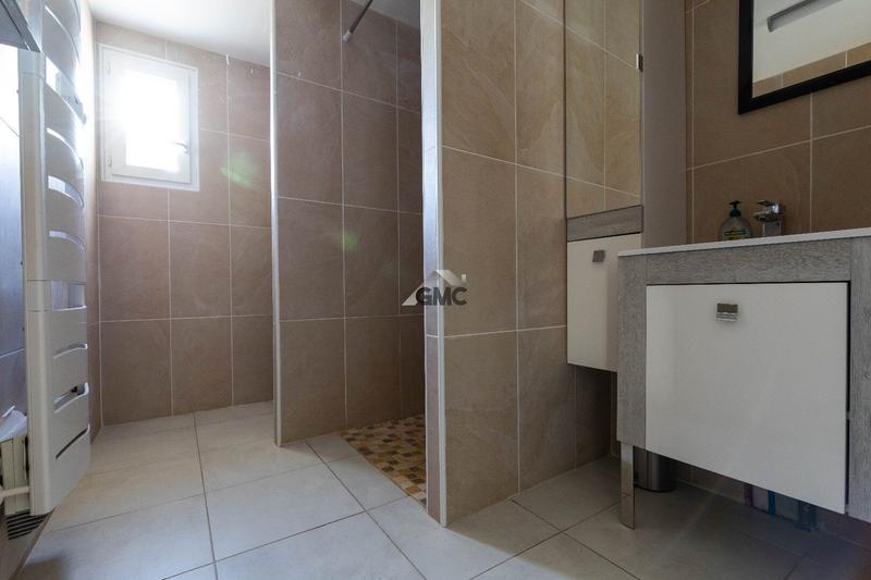 Maison - 222 m² - 8 pièces