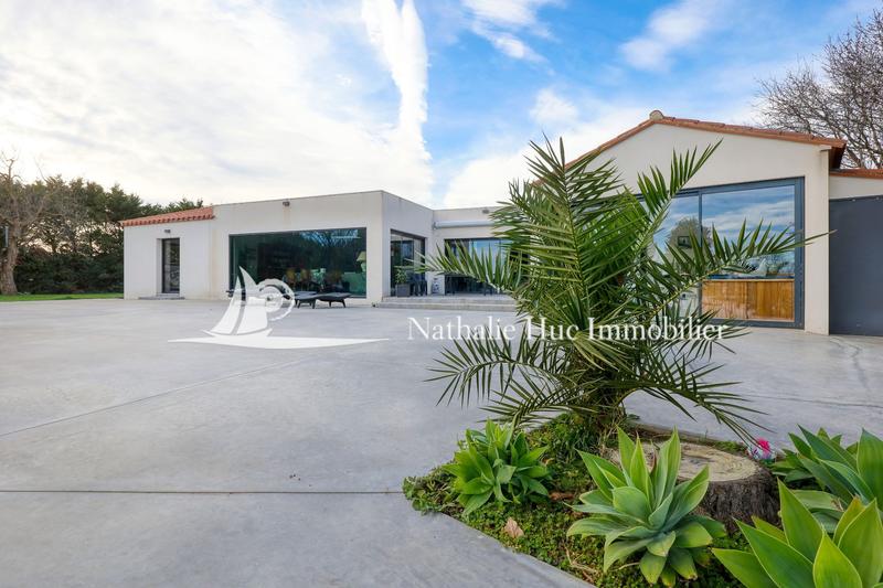 Propriété - 285 m² - 6 pièces