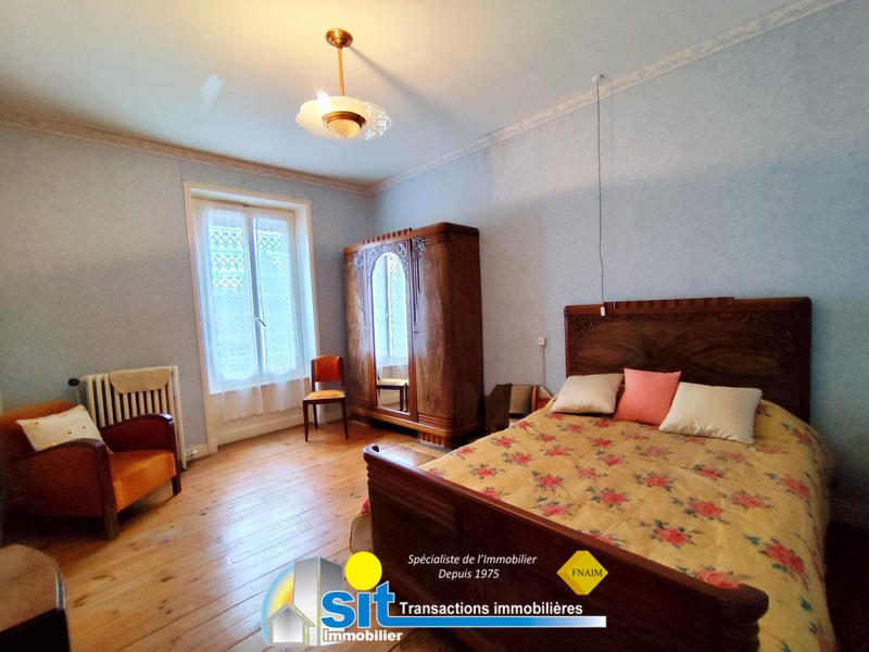 Maison - 247 m² - 10 pièces