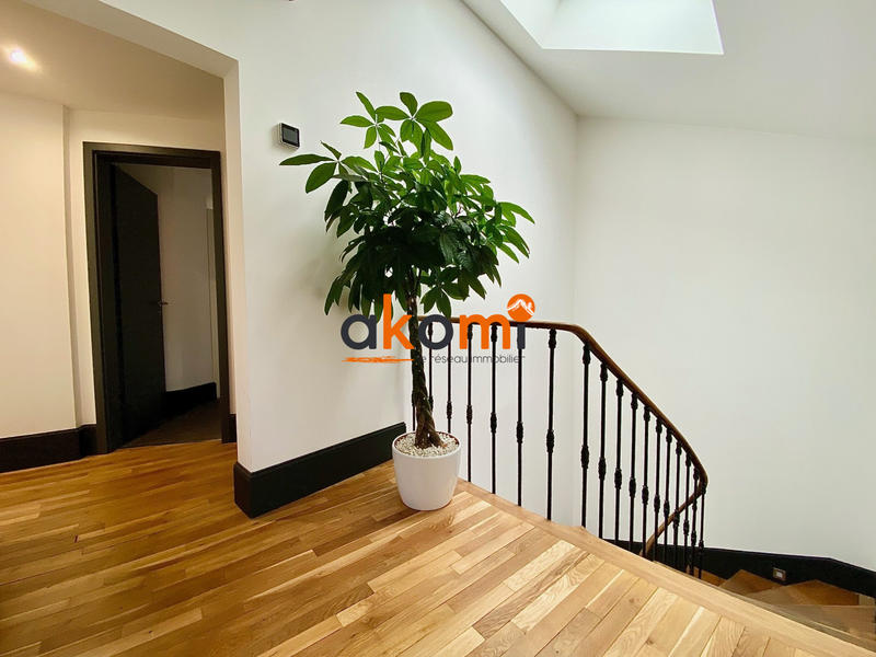 Maison - 290 m² - 11 pièces