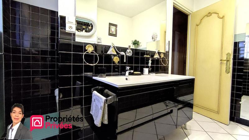 Maison - 218 m² - 8 pièces