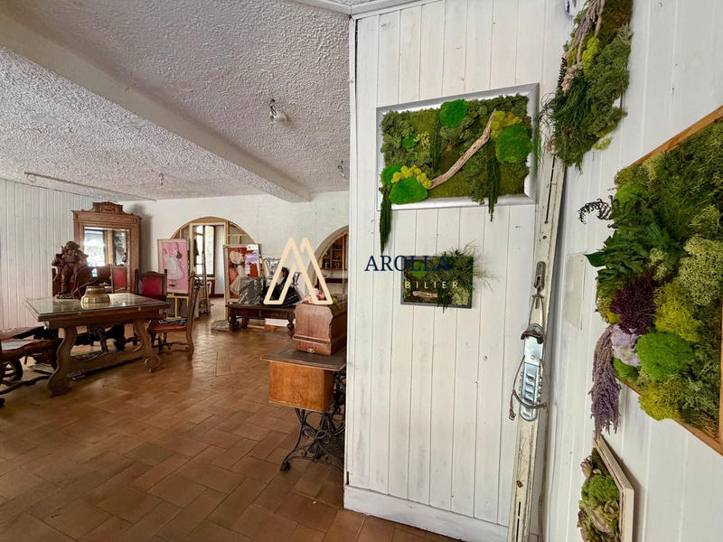 Local commercial - 76 m² - 3 pièces