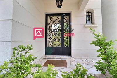 Maison - 260 m² - 7 pièces