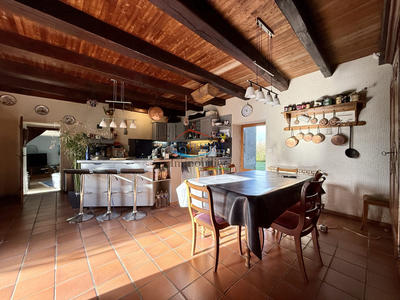 Maison - 204 m² - 7 pièces