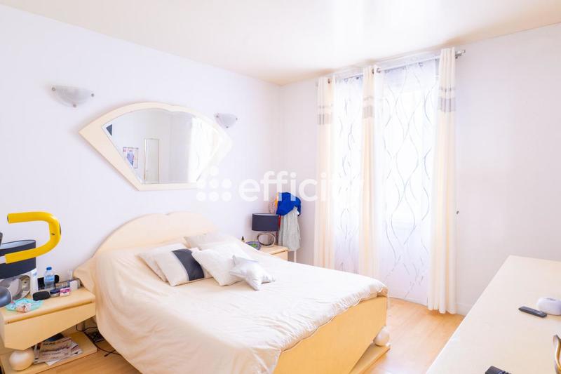 Maison - 205 m² - 7 pièces