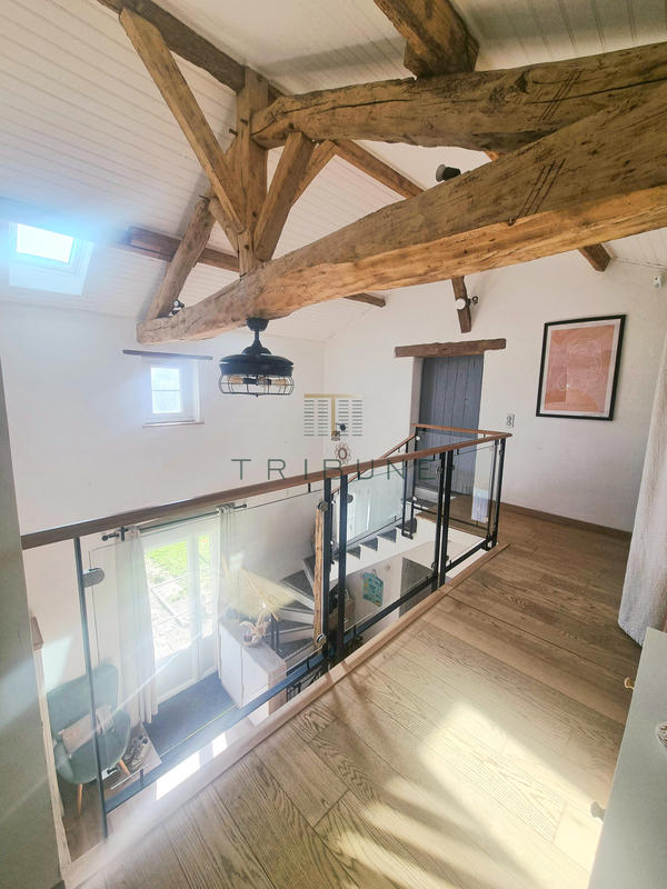 Maison - 210 m² - 6 pièces