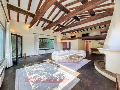 Propriété - 650 m² - 14 pièces