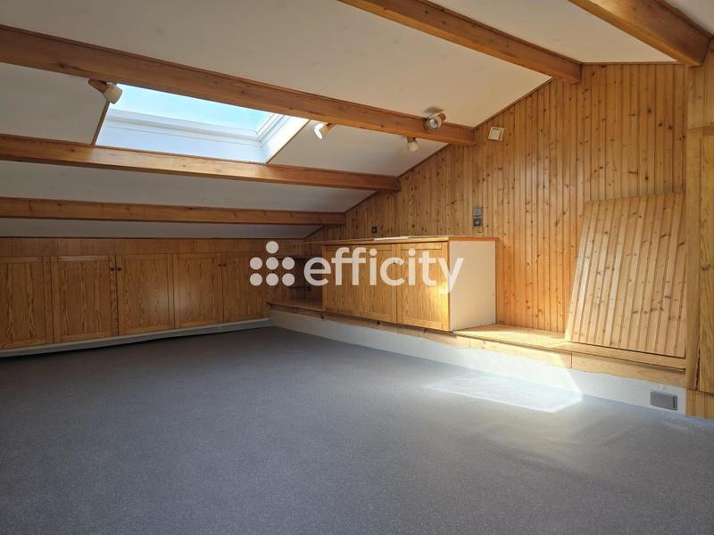 Maison - 212 m² - 7 pièces