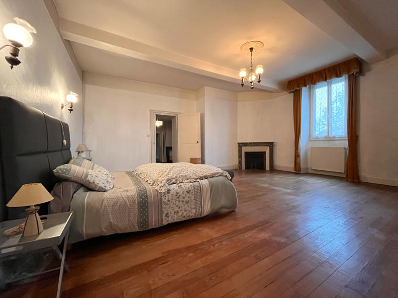 Maison - 361 m² - 13 pièces