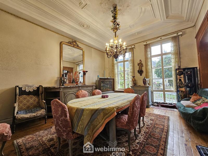 Maison - 353 m² - 9 pièces